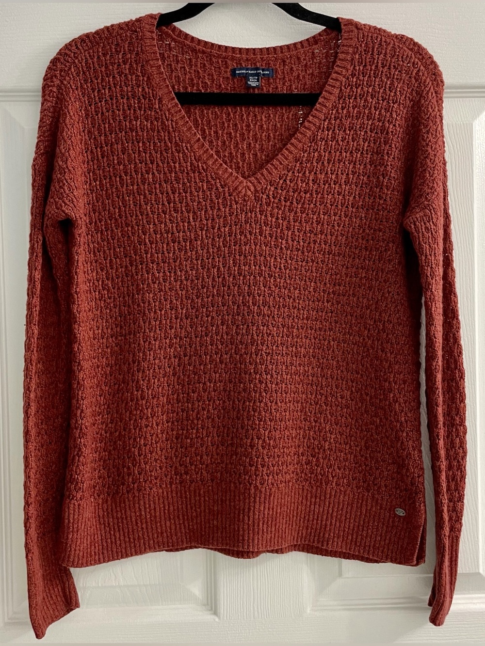 American Eagle Outfitters Red V-Neck Long Sleeve Sweater XS